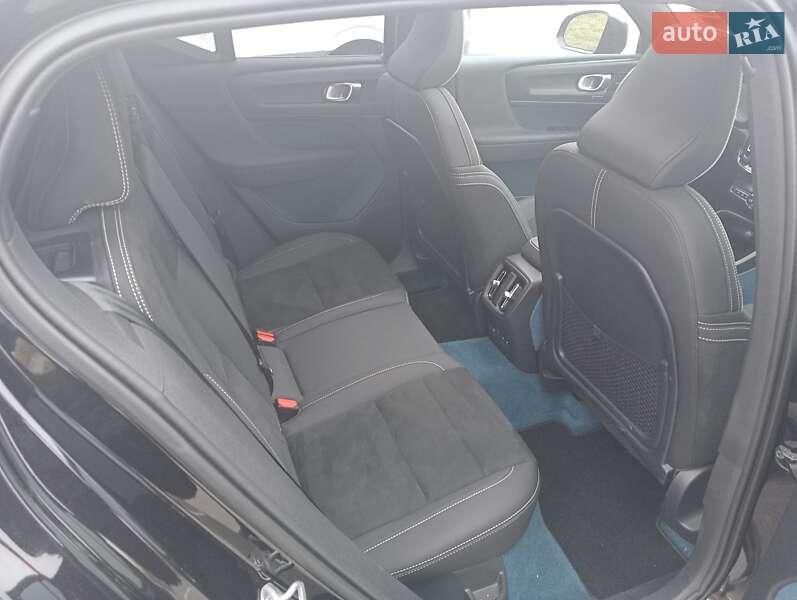 Внедорожник / Кроссовер Volvo XC40 2023 в Ровно