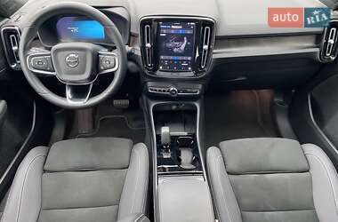 Внедорожник / Кроссовер Volvo XC40 2023 в Киеве