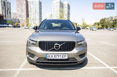 Внедорожник / Кроссовер Volvo XC40 2021 в 