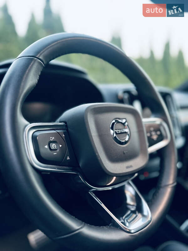 Позашляховик / Кросовер Volvo XC40 2021 в Києві