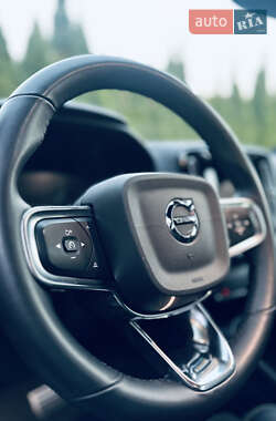 Внедорожник / Кроссовер Volvo XC40 2021 в 