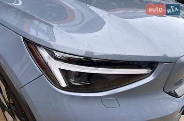 Внедорожник / Кроссовер Volvo XC40 2023 в 
