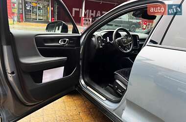 Внедорожник / Кроссовер Volvo XC40 2023 в 