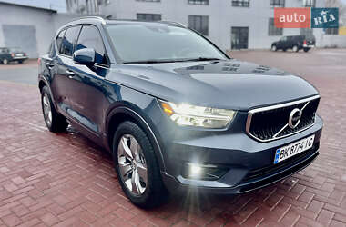 Внедорожник / Кроссовер Volvo XC40 2021 в Ровно