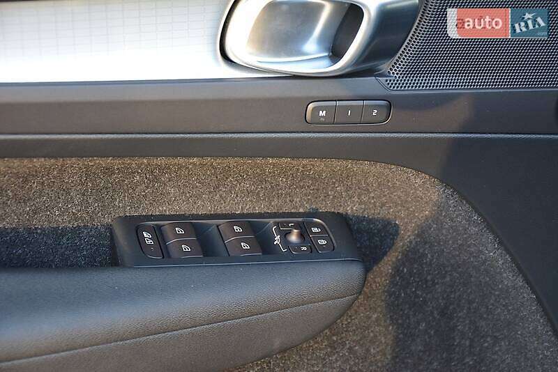 Позашляховик / Кросовер Volvo XC40 2018 в Києві