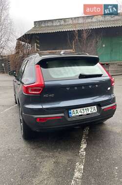 Внедорожник / Кроссовер Volvo XC40 2021 в Киеве