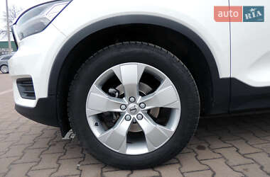 Позашляховик / Кросовер Volvo XC40 2020 в 