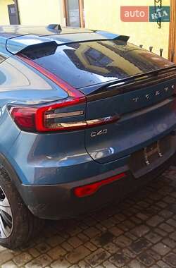 Позашляховик / Кросовер Volvo XC40 2023 в 