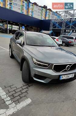 Позашляховик / Кросовер Volvo XC40 2019 в 