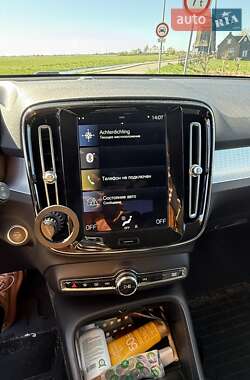 Внедорожник / Кроссовер Volvo XC40 2020 в 