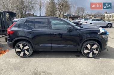 Внедорожник / Кроссовер Volvo XC40 2023 в 