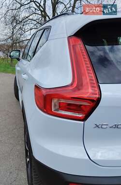 Внедорожник / Кроссовер Volvo XC40 2023 в 
