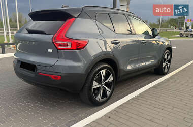 Позашляховик / Кросовер Volvo XC40 2021 в 