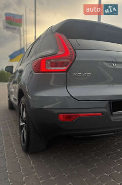 Позашляховик / Кросовер Volvo XC40 2021 в 