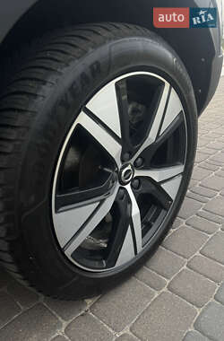 Позашляховик / Кросовер Volvo XC40 2021 в 