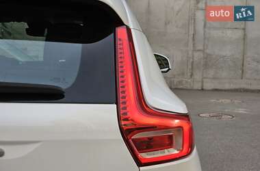 Внедорожник / Кроссовер Volvo XC40 2021 в 