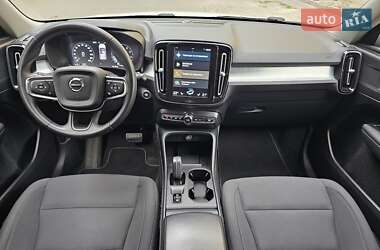 Внедорожник / Кроссовер Volvo XC40 2021 в 