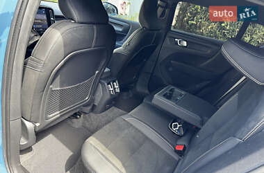 Позашляховик / Кросовер Volvo XC40 2023 в 