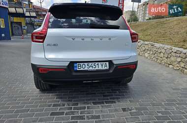 Внедорожник / Кроссовер Volvo XC40 2021 в 