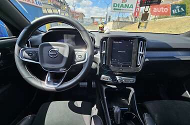 Внедорожник / Кроссовер Volvo XC40 2021 в 