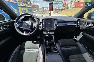 Внедорожник / Кроссовер Volvo XC40 2021 в 