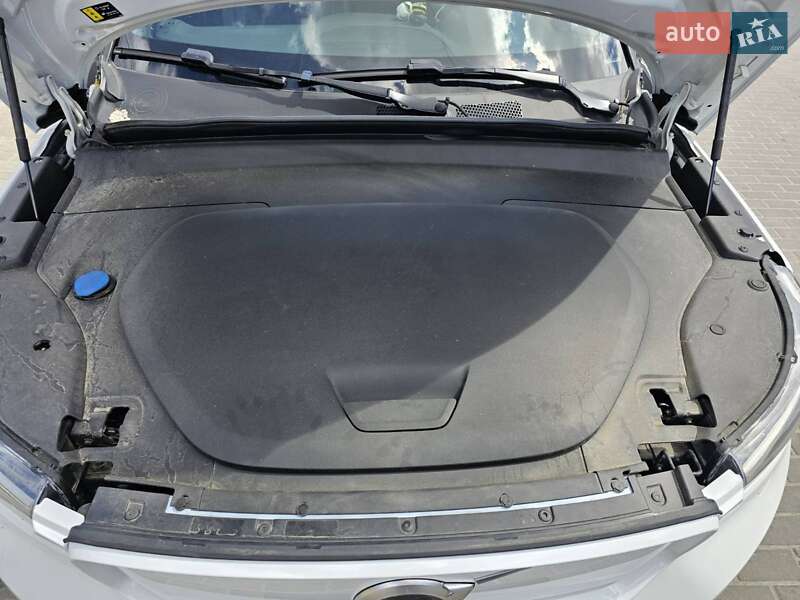 Внедорожник / Кроссовер Volvo XC40 2021 в Тернополе