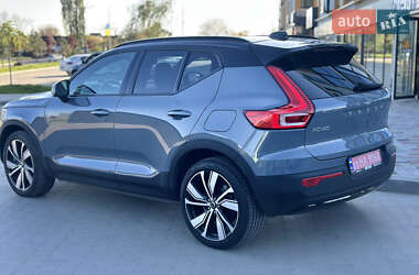 Позашляховик / Кросовер Volvo XC40 2022 в 