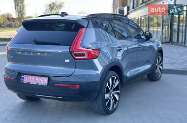 Позашляховик / Кросовер Volvo XC40 2022 в 