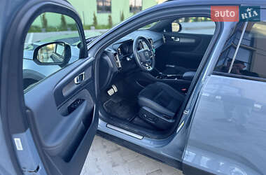 Позашляховик / Кросовер Volvo XC40 2022 в 