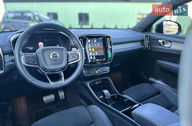 Позашляховик / Кросовер Volvo XC40 2022 в 