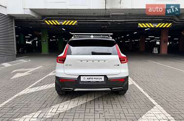 Внедорожник / Кроссовер Volvo XC40 2018 в 