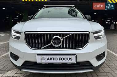 Внедорожник / Кроссовер Volvo XC40 2018 в 