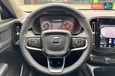 Внедорожник / Кроссовер Volvo XC40 2018 в 