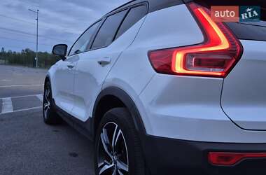 Позашляховик / Кросовер Volvo XC40 2021 в 
