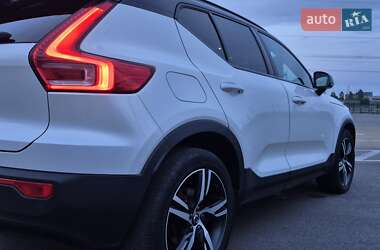 Позашляховик / Кросовер Volvo XC40 2021 в 