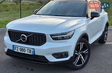 Позашляховик / Кросовер Volvo XC40 2021 в 