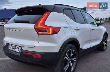 Позашляховик / Кросовер Volvo XC40 2021 в 