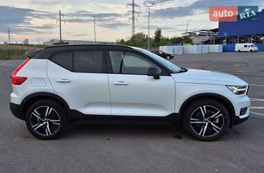 Позашляховик / Кросовер Volvo XC40 2021 в 