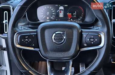 Позашляховик / Кросовер Volvo XC40 2021 в 