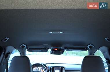 Позашляховик / Кросовер Volvo XC40 2021 в 