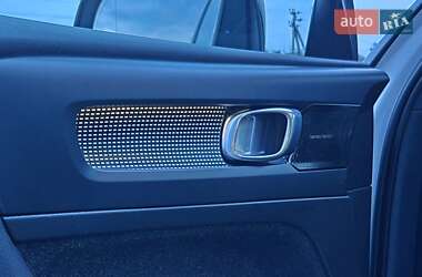 Позашляховик / Кросовер Volvo XC40 2021 в 