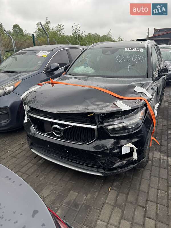Позашляховик / Кросовер Volvo XC40 2019 в 