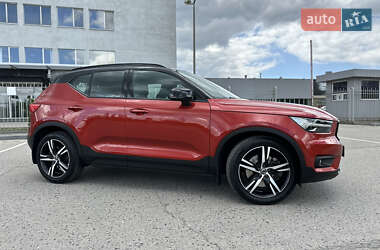 Внедорожник / Кроссовер Volvo XC40 2020 в 