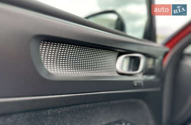 Внедорожник / Кроссовер Volvo XC40 2020 в 