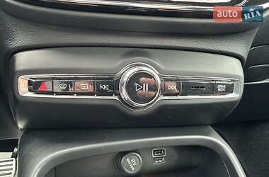 Внедорожник / Кроссовер Volvo XC40 2020 в 