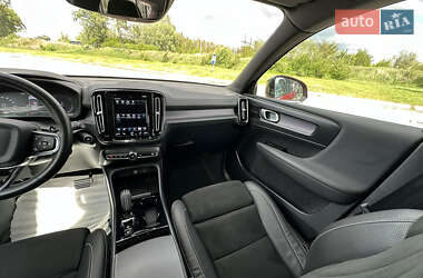 Внедорожник / Кроссовер Volvo XC40 2020 в 