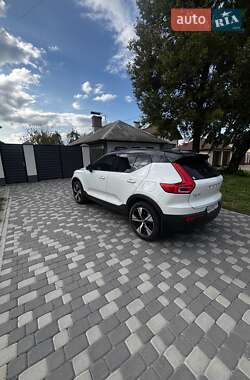Внедорожник / Кроссовер Volvo XC40 2021 в 