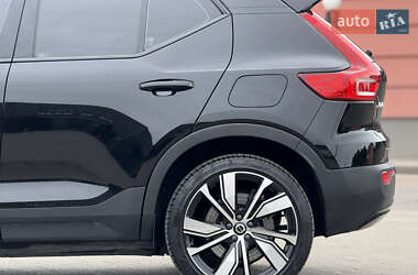 Позашляховик / Кросовер Volvo XC40 2020 в 