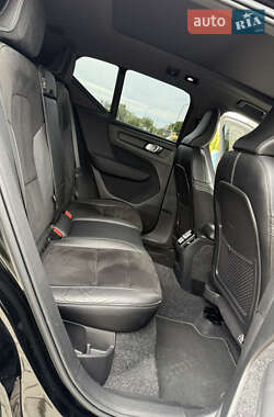 Позашляховик / Кросовер Volvo XC40 2020 в 