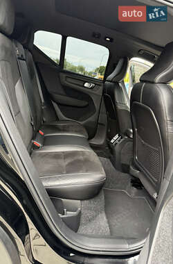 Позашляховик / Кросовер Volvo XC40 2020 в 
